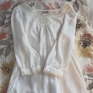 Circle Lace top blouse white